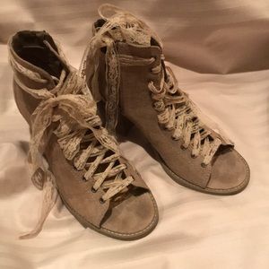 Mossimo Healed Sandals